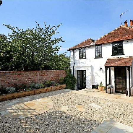 Henry VIII Cottage In The Heart Of Henley Екстериор снимка