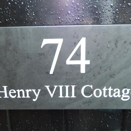 Henry VIII Cottage In The Heart Of Henley Екстериор снимка