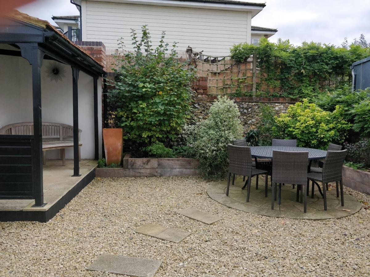 Henry VIII Cottage In The Heart Of Henley Екстериор снимка