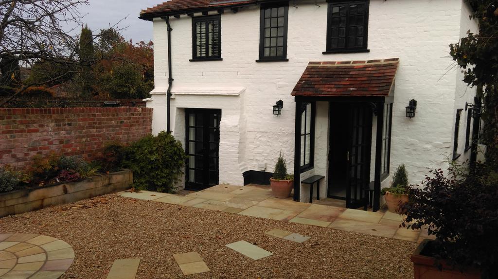 Henry VIII Cottage In The Heart Of Henley Екстериор снимка