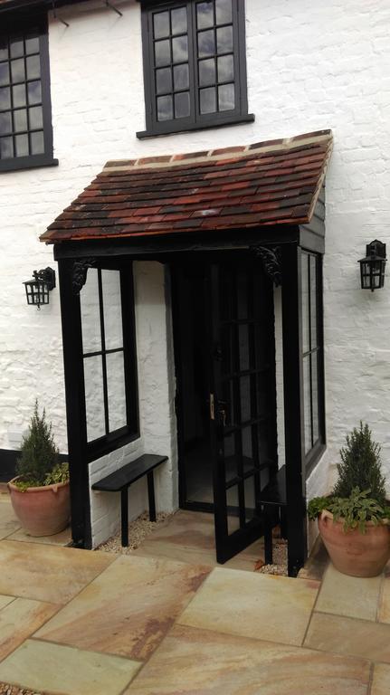 Henry VIII Cottage In The Heart Of Henley Екстериор снимка