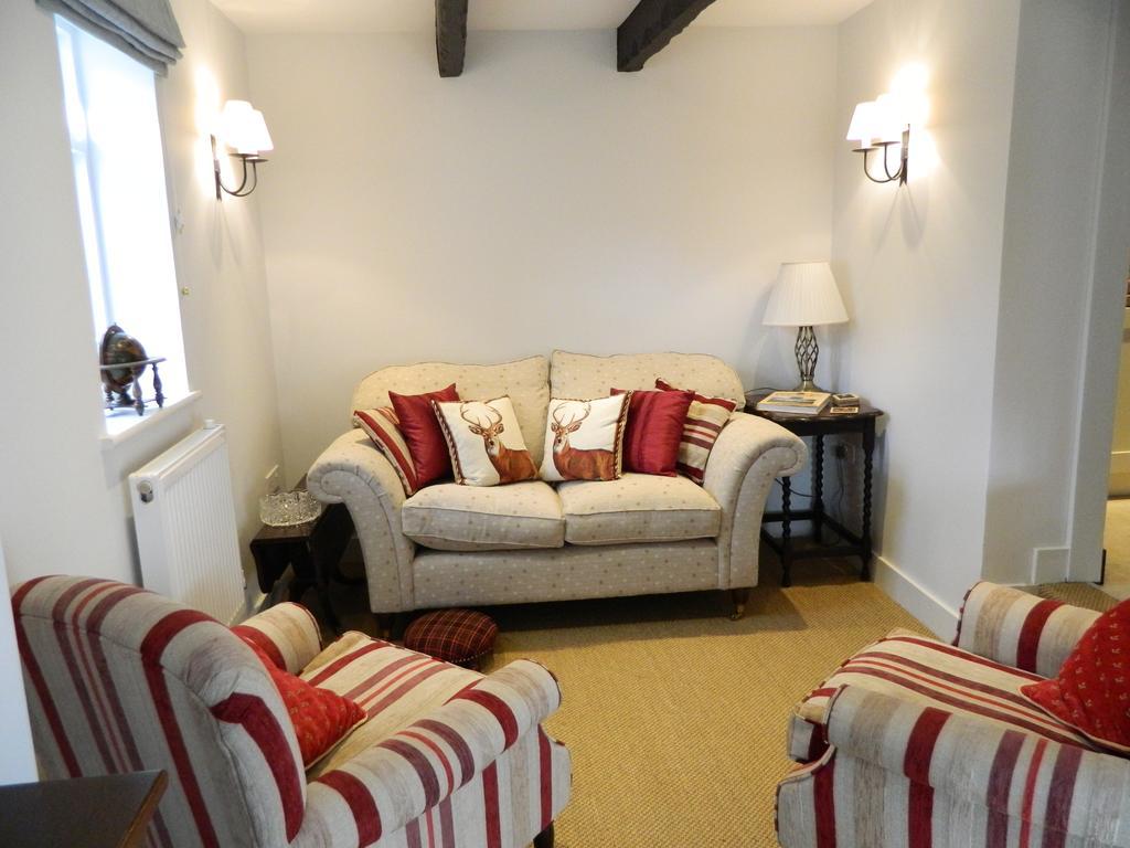 Henry VIII Cottage In The Heart Of Henley Екстериор снимка
