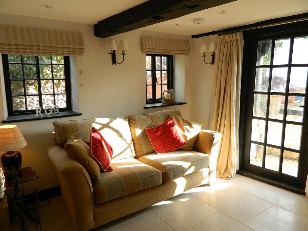 Henry VIII Cottage In The Heart Of Henley Екстериор снимка