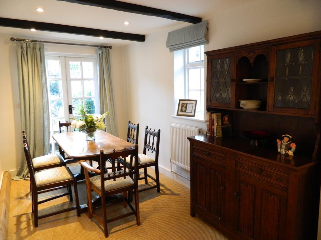 Henry VIII Cottage In The Heart Of Henley Екстериор снимка