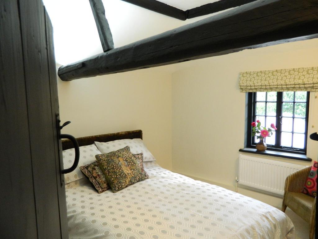 Henry VIII Cottage In The Heart Of Henley Екстериор снимка