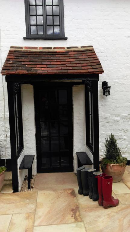 Henry VIII Cottage In The Heart Of Henley Екстериор снимка